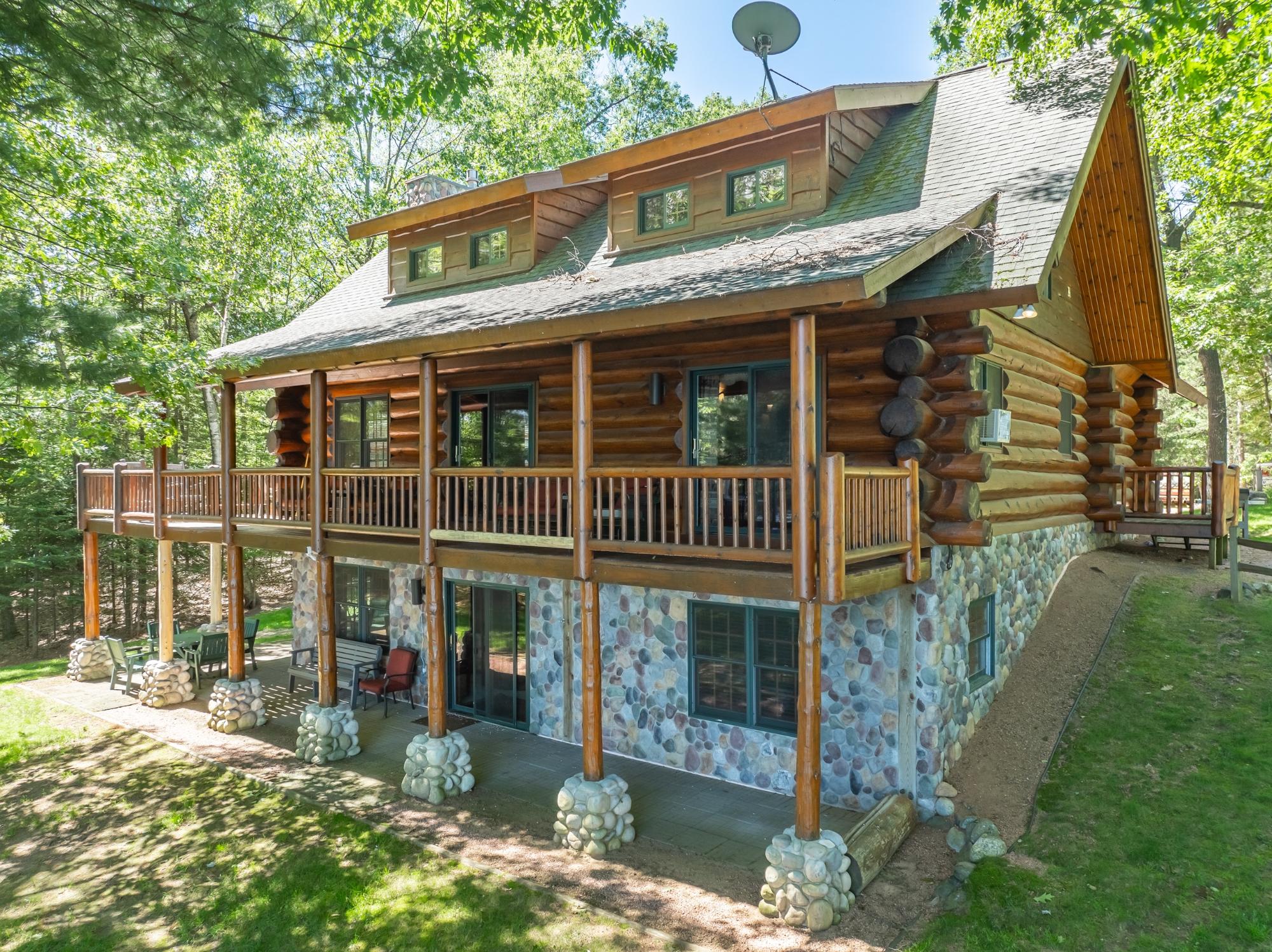 Featured image for “Catfish Lake Luxury Log Home”